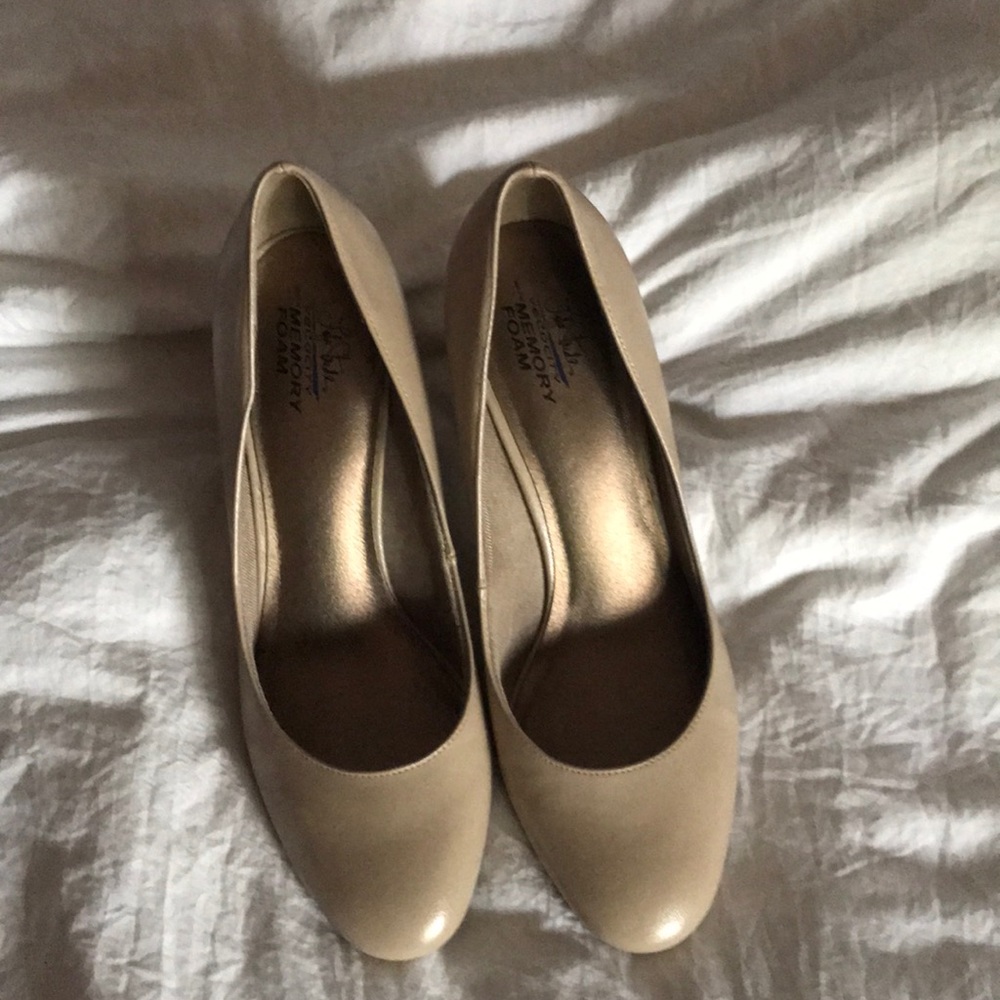 Nude Heels like new!